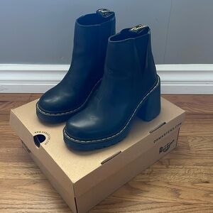 Black Dr. Martens Spence heeled boots, fits like a 6